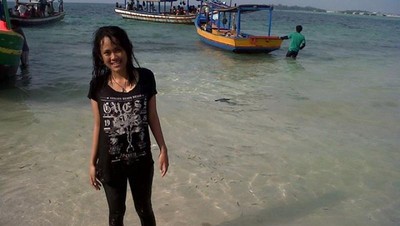 Memandangi Sunset di Pulau Pari