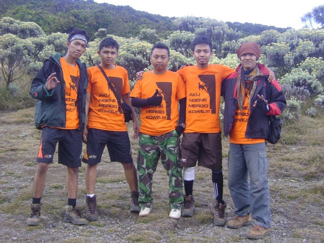 Mendaki Gunung Favorit di Jawa Barat