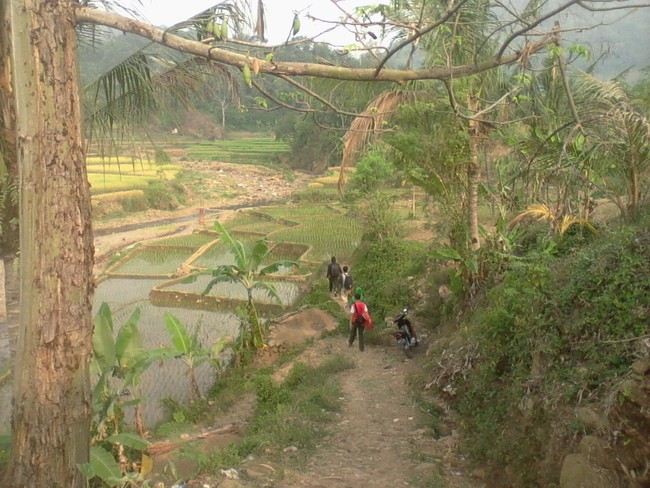 Menelusuri Misteri Gunung Padang
