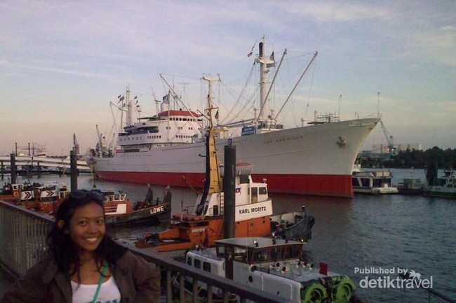 Menengok Pelabuhan Tersibuk Kedua di Eropa Yuk