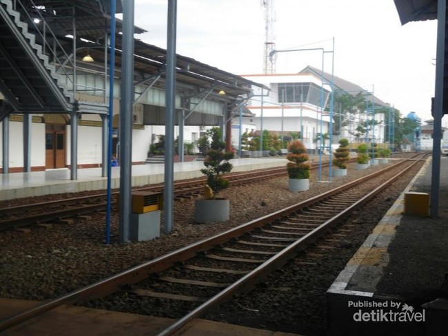 Mengagumi Arsitektur Stasiun Tawang