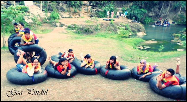 Mengapung di Kegelapan Gua Pindul