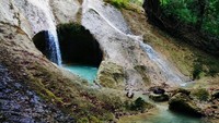 Air terjun berbentuk cinta. Air terjun ini biasa dikenal dengan sebutan air terjun love.