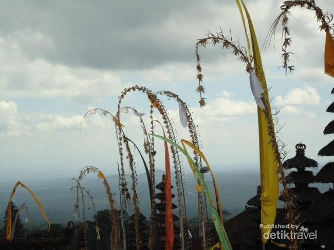 Mengenal Upacara Batara Turun Kabeh di Pura Besakih Bali