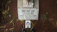 Soe Hok Gie dan salah satu karya tulisannya.