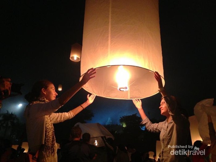 Mengenang Suasana Pelepasan Ribuan Lampion di Borobudur