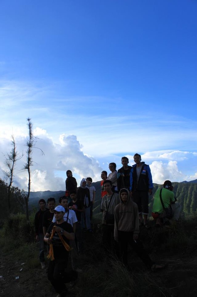 Menginjak Titik Tertinggi Tanah Jawa di Mahameru