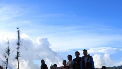 Menginjak Titik Tertinggi Tanah Jawa di Mahameru