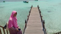 Saya berpose di salah satu spot cantik pantai Tanjung Bira