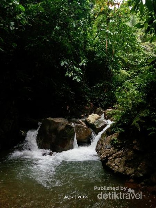 Menikmati Air Terjun Cantik di Aceh Barat Daya