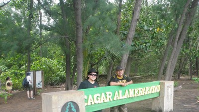 Menikmati Keindahan Krakatau dan Pulau Umang