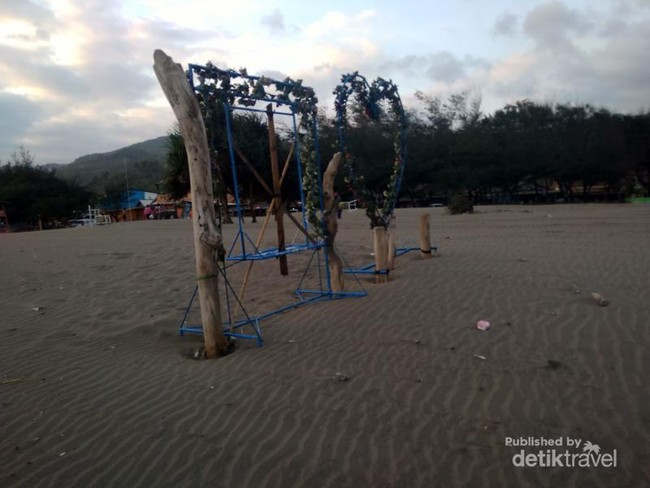 Menikmati Sore Hari di Pantai Parangtritis