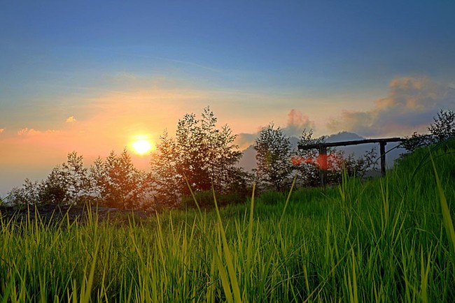 Menikmati Suasana Senja Di Lereng Merapi