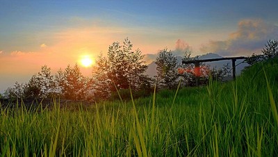 Menikmati Suasana Senja Di Lereng Merapi