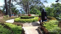 Foto: Taman Bunga di Soko Langit