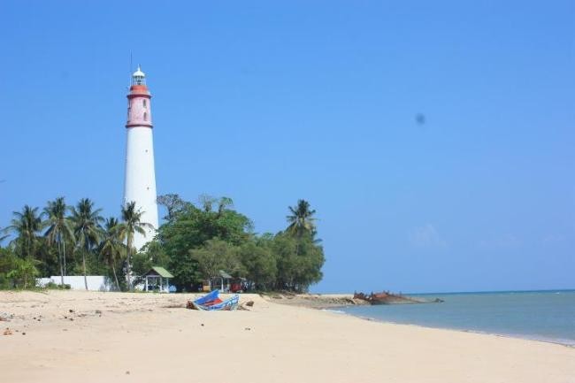 Mercusuar di Pantai Tanjung Kalian - Muntok, Bangka