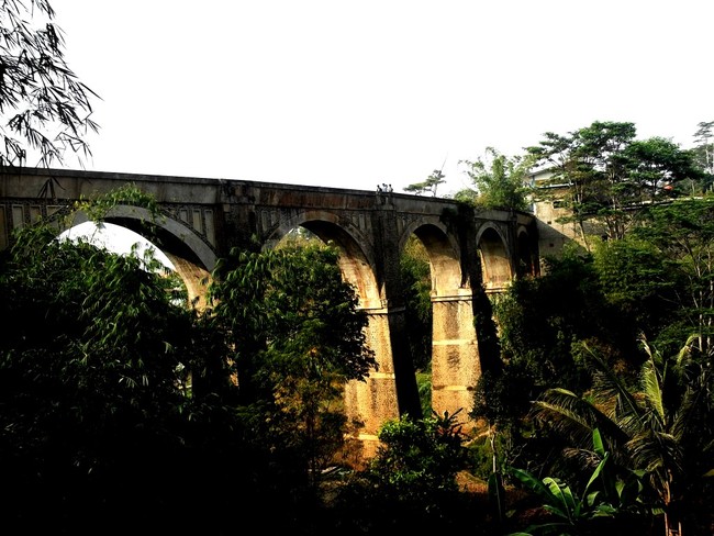 Misteri di Balik Angkernya Jembatan Cincin Jatinangor