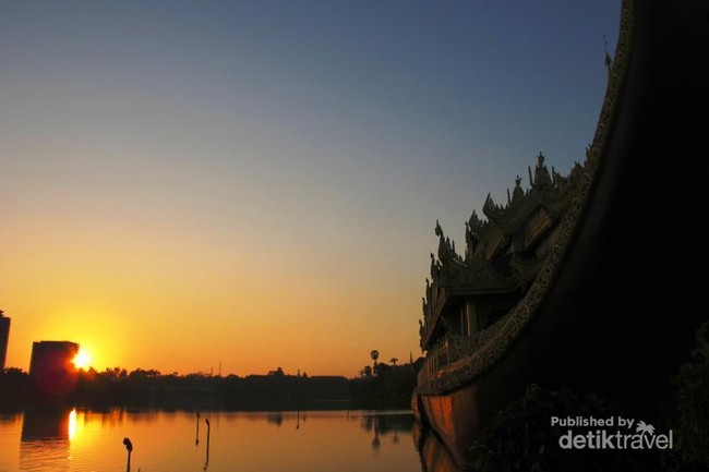 Myanmar Punya Restoran Terapung yang Megah!