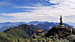 Naik ke Puncak Gunung Tertinggi di Indocina dalam 20 Menit
