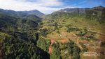 Naik ke Puncak Gunung Tertinggi di Indocina dalam 20 Menit