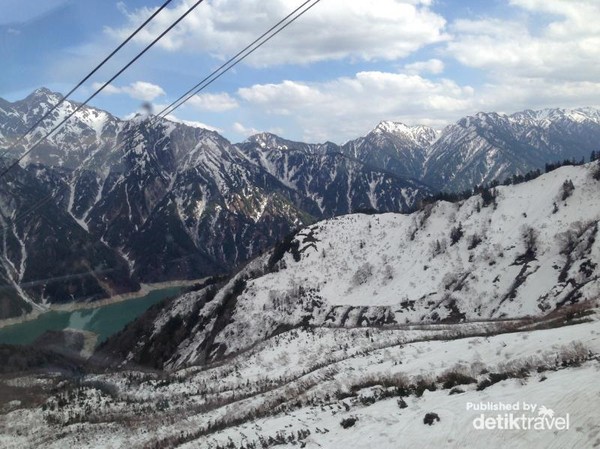 Naik Kereta  Gantung Dengan Pemandangan  Seindah Ini di Jepang