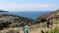 Cuaca di sekitar Angel Billabong dan Broken Beach saat siang hari memang cukup terik, pakailah topi dan kacamata hitam.