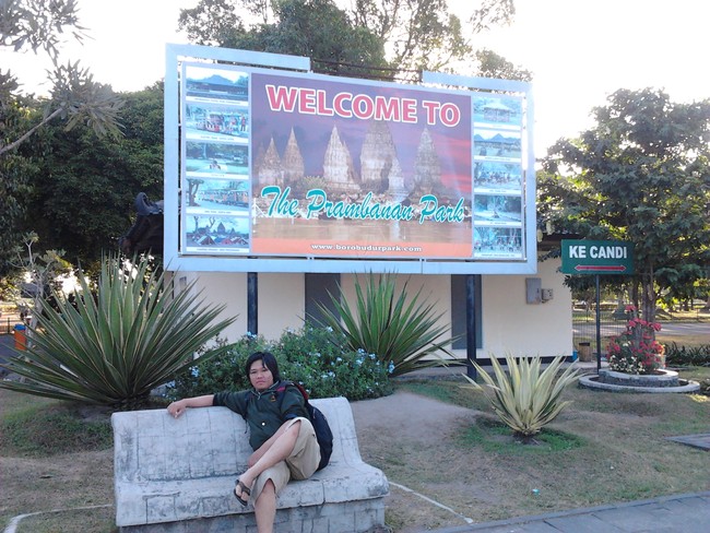 Narsis Ramai-ramai di Candi Prambanan