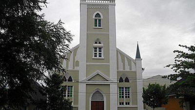 Natal Sambil Mengagumi Gedung Keuskupan Padang