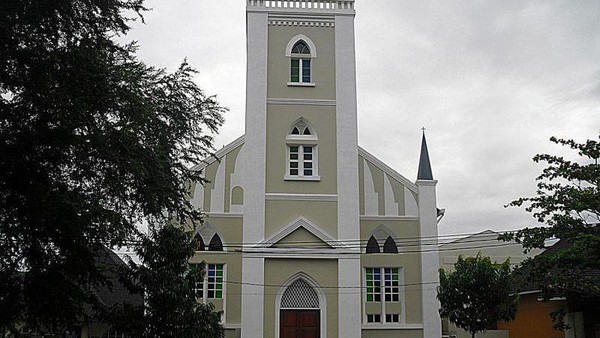 Natal Sambil Mengagumi Gedung Keuskupan Padang