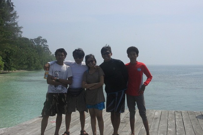 Numpang Foto di Pulau Genteng