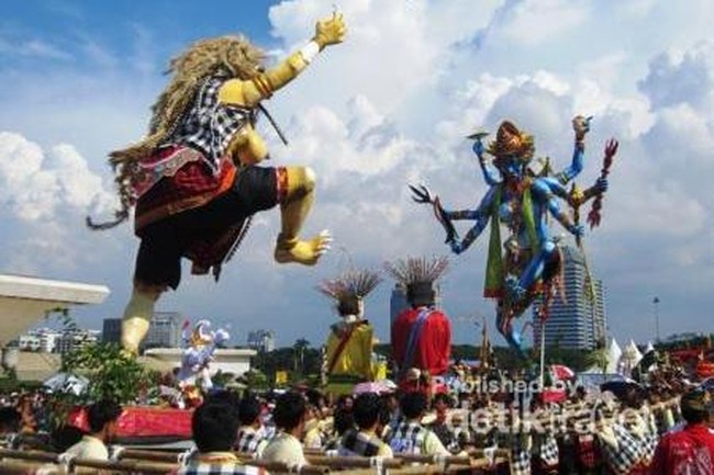 Ogoh-ogoh Bikin Heboh di Monas