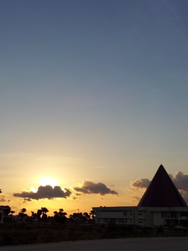 Oranye Senja di Langit Kupang