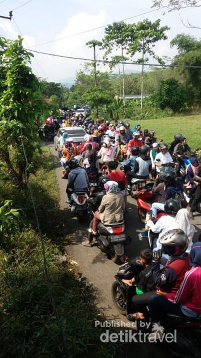 Padat Merayap, Perjalanan Menuju Wisata Puncak Via Sukamakmur