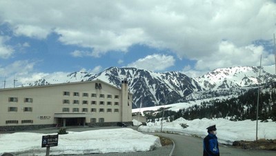 Panorama gunung Es di Tateyama, Jepang