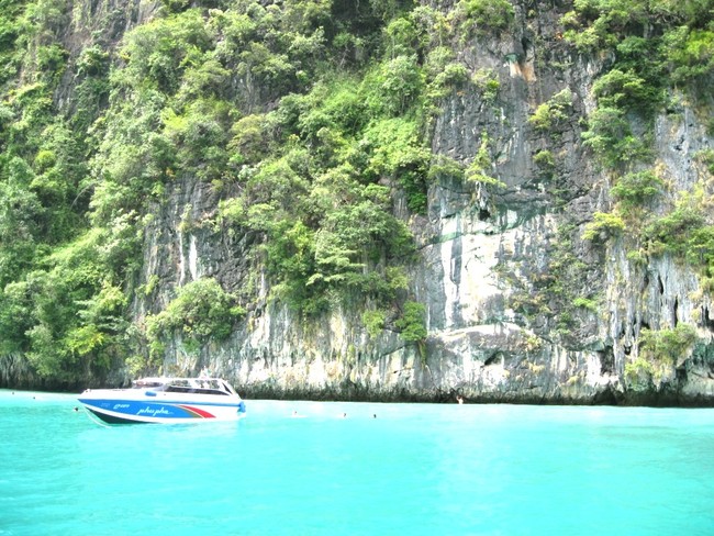 Pantai dengan Air Kolam Renang