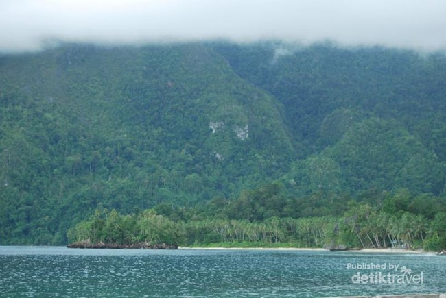 Pantai di Pulau Seram, Tak Kalah Indah dengan Derawan