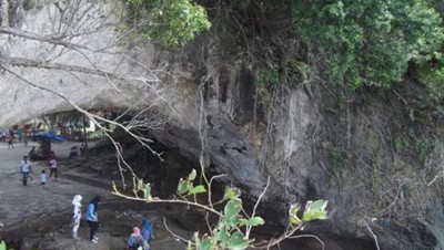Pantai Karang Bolong yang Semakin Apik