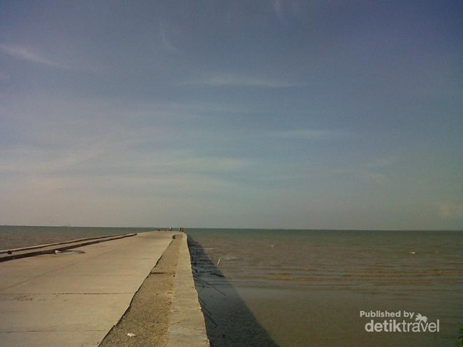 Pantai Pelabuhan Karangantu yang Terbesar di Banten