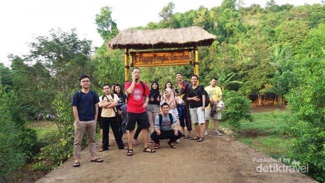 Pantai Tiga Warna Untuk Libur Akhir Pekan di Malang