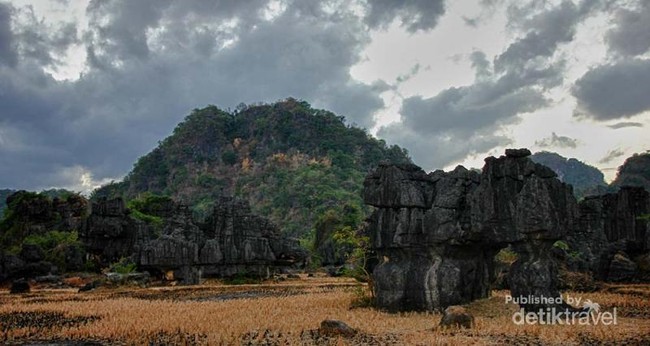 Pegunungan Karst Spektakuler dari Sulawesi