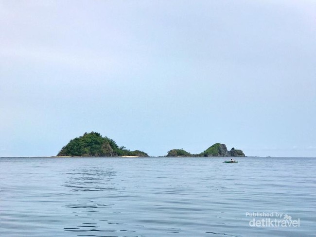 Pernah Dengar Nama Pulau Pinjan? Cantik Banget Lho