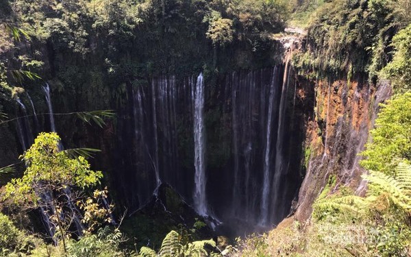 Air terjun dilihat dari spot Panorama