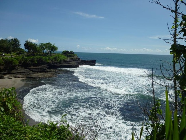 Pesona Tanah Lot Tak Lekang oleh Waktu