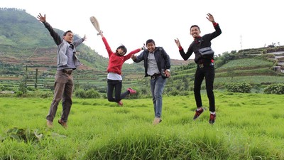 Pesona Telaga Warna & Kawah Sikidang, Dieng