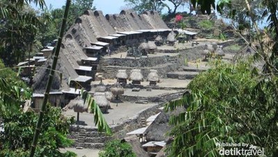 Pesona Warisan Megalitikum di Kampung Adat Bena, Flores
