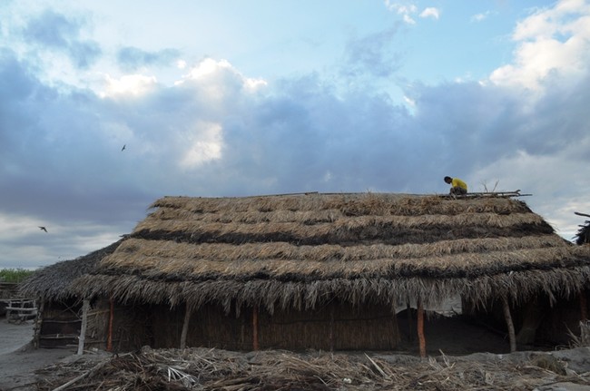 Petani Garam di Pesisir Sumba Timur