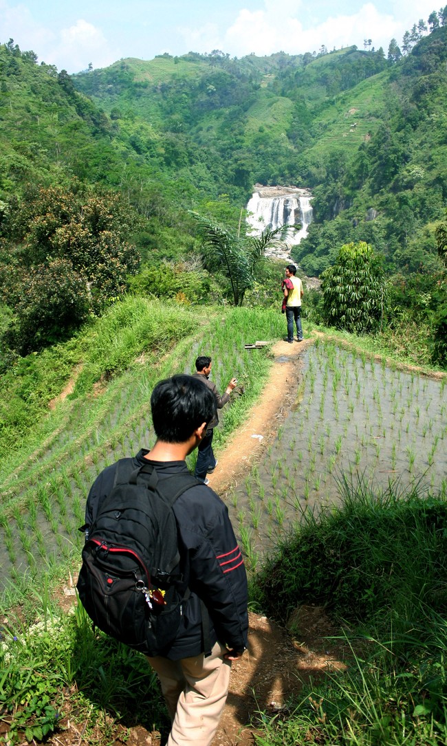 Petualangan ke Curug Malela