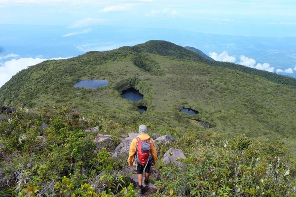 Petualangan Menjejaki Atap Sumatera Barat, Gunung Talamau