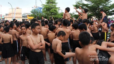 Potret Kemeriahan Festival Laskar Pelangi 2016