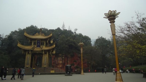 Potret Kuil Baoguo di Gunung Emei, China